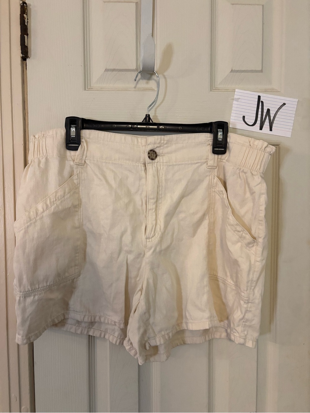 Old Navy cream shorts with pockets, size L #oldnavy #summer